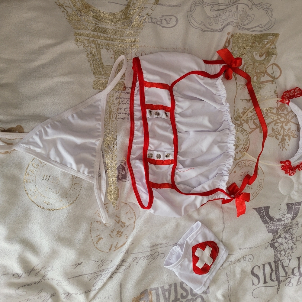 Nurses Outfit - Picture 2 of 8
